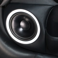 フロントスピーカーにはロックフォードのT4652-Sをチョイス。ミッドバスはドアにアウターバッフルでインストール。