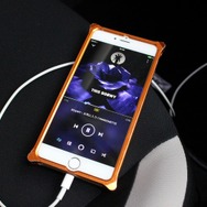 音源は普段から使っているiPhone。すべての音源を持ち歩き、クルマでも普段使いでもフル活用している。