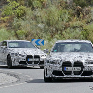 BMW M3セダン（手前）＆M4クーペ（奥）新型プロトタイプ（スクープ写真）