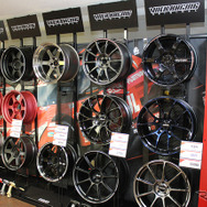 フラッグシップモデル“VOLK RACINGの主要ラインナップも展示