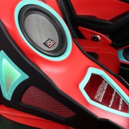 MTXのサブウーファーをビルトインしたボックスや30Lの容量を確保し、狙い通りのパワフルな低音を響かせる。
