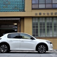 プジョー 208GT Line