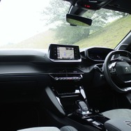プジョー 208GT Line