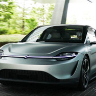 日本国内で初めて走る姿を披露したソニーのコンセプトEVモデル「VISION-S」