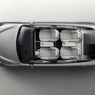 車内は完全な2+2の4シーターで、それぞれのシートで「360 Reality Audio」による臨場感豊かなサウンドが楽しめる
