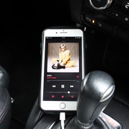 メインに用いるオーディオプレイヤーはiPod。洋楽、EDMなどを中心に多くの音源を詰め込んで楽しんでいる。