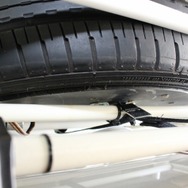 タイヤの中央部分はエンクロージャーになっているので、見た目だけのカスタムでは無く、しっかり“鳴る”仕様とした。