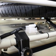 ルーフのオーディオ機器への接続はカプラーオン。イベントなどでクルマを停めたらワンタッチで接続して鳴らし始められる。