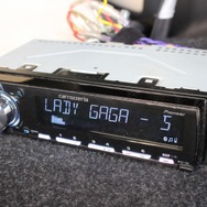 外向きスピーカー群をコントロールしているのはカロッツェリアの1DINヘッドユニットのMVH-790。