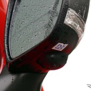 全方位モニターとして使うカメラは前後左右に装備される。写真は運転席側ドアミラーのもの