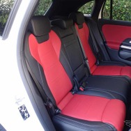 メルセデスベンツ GLA 新型（GLA200d 4MATIC）