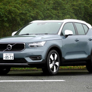ボルボ XC40 B4モメンタム