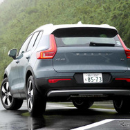 ボルボ XC40 B4モメンタム