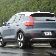 ボルボ XC40 B4モメンタム