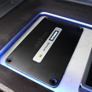 オーディオソンの最新プロセッサーとなるbit one HDヴァーチュオーゾをインストール。サイズ感もピタリと決まる。