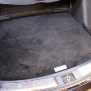 カバーを被せてしまえば純正とまったく同じ使い勝手。荷物の積載も可能なので日常ユースでも活躍する。