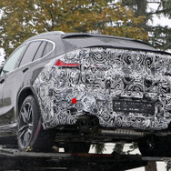 BMW X4M 改良新型プロトタイプ（スクープ写真）