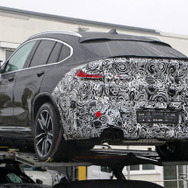 BMW X4M 改良新型プロトタイプ（スクープ写真）