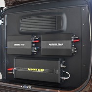 ラゲッジには3台のパワーアンプをインストール。ウォールを組んだ構造でハッチオープン時のアピール度も満点。