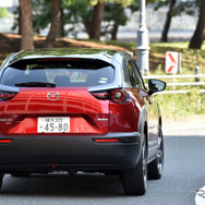 マツダ MX-30（ソウルレッドクリスタル、メタリック＋3トーン、4WD）