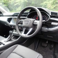 アウディQ3 35 TSFI advanced