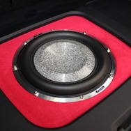 サブウーファーにはスモールボックスでの取り付けが可能だったこと低音の音質を重視してユートピアMをチョイス。