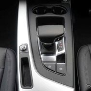 アウディ A4アバント 改良新型（35 TFSI Advanced）