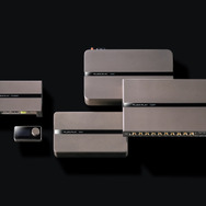 “プラグアンドプレイ”の製品群。パワーアンプ内蔵DSPも2機種ラインナップしている。