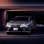 レクサス LS500h エグゼクティブ（銀影ラスター）