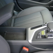 アウディA4 Avant 35 TFSI advanced