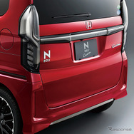 N-BOX Custom コーディネートスタイル ダーククロームメッキ加飾リアデザイン