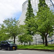 長島スパーランドの側道で記念撮影。ジェットコースターに乗りたくなる。