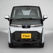 トヨタ C＋pod G（スーパーホワイトII×無塗装［黒色樹脂］）