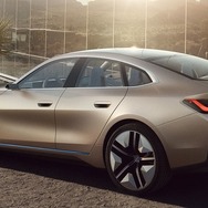 BMW コンセプト i4（参考）