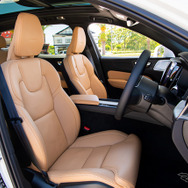 ボルボ XC60 B5 AWDインスクリプション