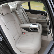BMW 740i