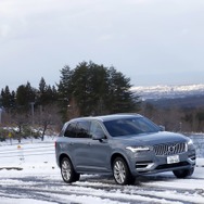 ボルボ XC90 Recharge プラグインハイブリッド T8 AWD