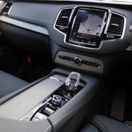 ボルボ XC90 Recharge プラグインハイブリッド T8 AWD