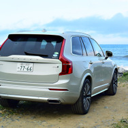 ボルボ XC90 B5 Momentum