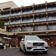 ボルボ XC90 B5 Momentum。福島の飯坂温泉にて。