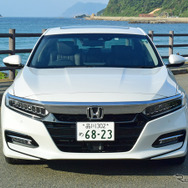 ホンダ アコード EXの正面。下位モデル「インサイト」との共通性が高いデザイン。