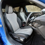 プジョー e-2008 GT LINE