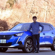 プジョー e-2008 と モータージャーナリスト 岡本幸一郎 氏