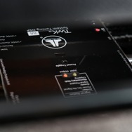シート下にはJLオーディオのプロセッサー・Twk88を設置。グラウンドゼロのパワーアンプも納めるなどデッドスペースをフル活用。