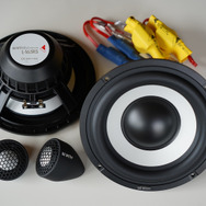 10万円以下の市販スピーカーの一例（ビーウィズ・Lucent Duo165）。