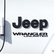 マットブラック仕上げのJeepバッジ