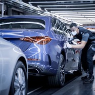 ドイツ・ブレーメン工場で生産が開始されたメルセデスベンツ Cクラス 新型