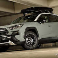 トヨタRAV4 + MID NITROPOWER M10 PERSHINGS【PERSHING S ブラック/DC+マシニング/ブラッククリア 5H-114.3モデル】