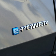 日産 ノートe-POWER X