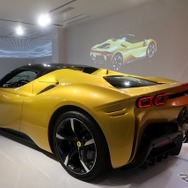 フェラーリSF90スパイダー：ルーフ開→閉